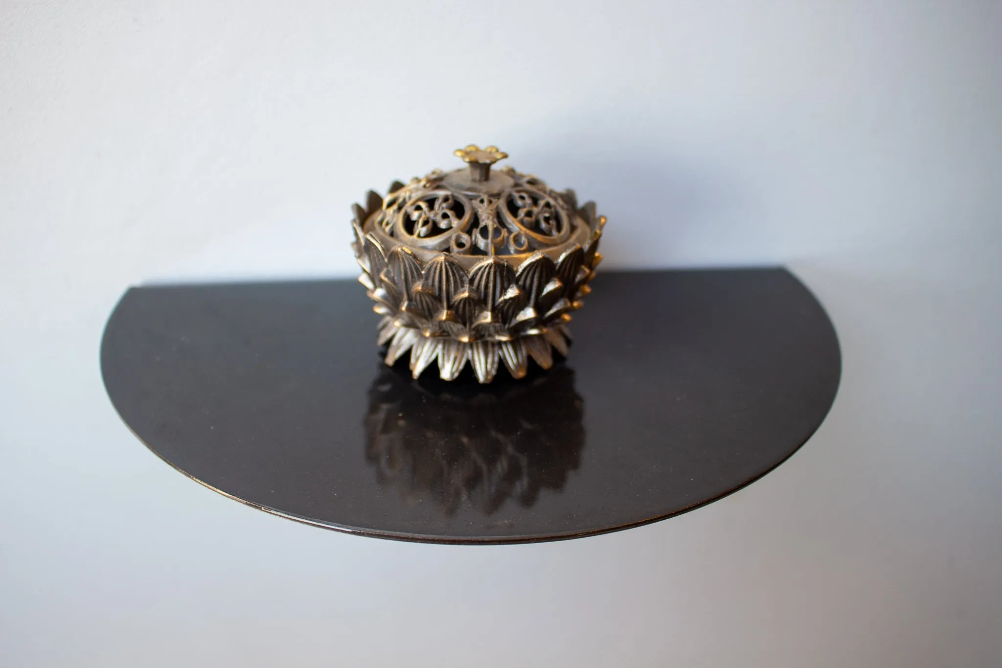 Modern Metal Semi-Circle Floating Shelf - Half Moon Shelf - Bedside Shelf - Floating Night Stand
