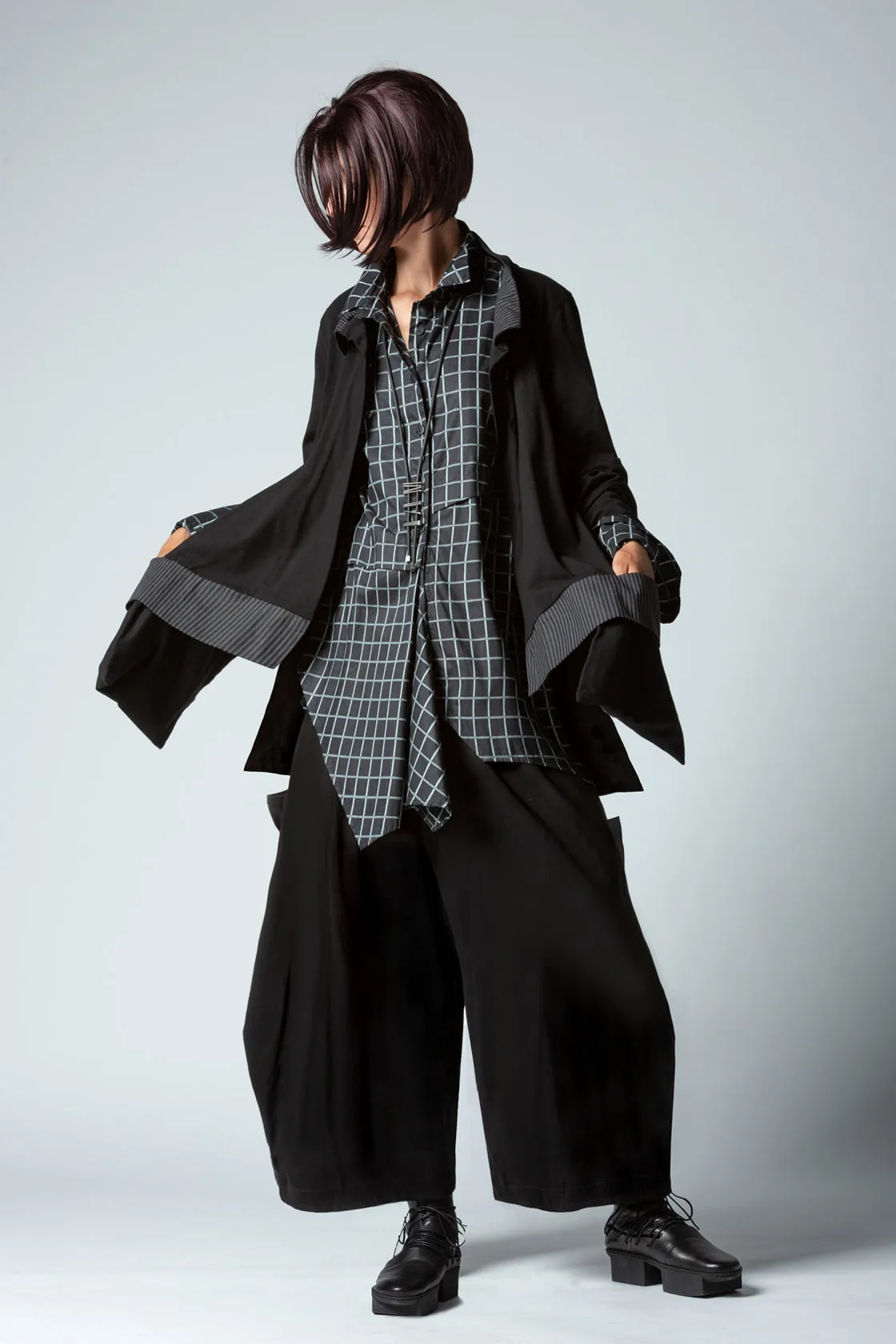 Pockets Jacket in Black Tokyo